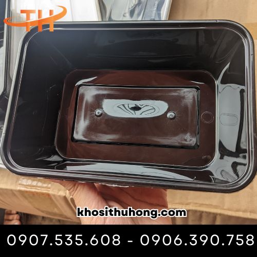 Màu đen giúp nổi bật thực phẩm bên trong