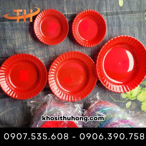Dĩa nhựa màu đỏ