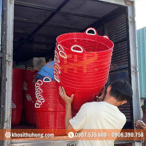 Đội ngũ Thu Hồng hỗ trợ đầy đủ khi khách đặt hàng Đội ngũ Thu Hồng hỗ trợ đầy đủ khi khách đặt hàng