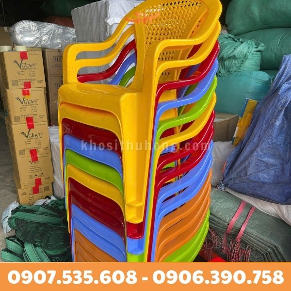 Ghế bành nhựa gồm đa dạng các màu sắc Ghế bành nhựa gồm đa dạng các màu sắc