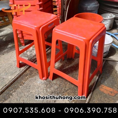 Ghế với 4 chân chắc chắn, an toàn