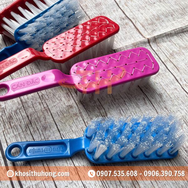 Bàn chải chà sàn có cán với công dụng đa năng Bàn chải chà sàn có cán với công dụng đa năng
