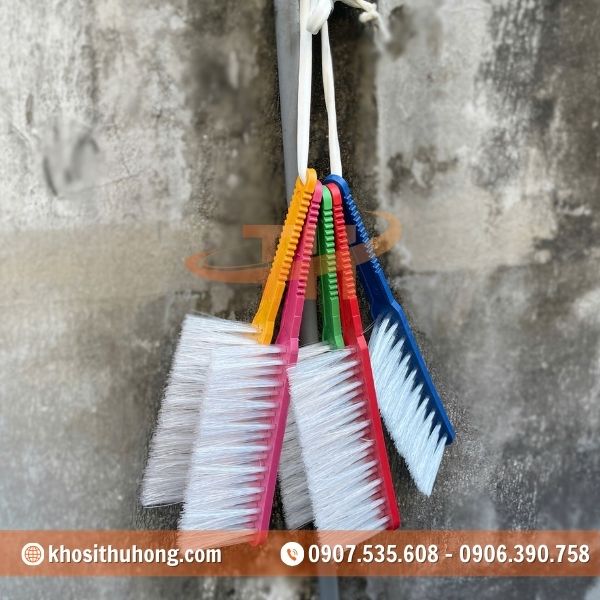 Bàn chải có lỗ treo giúp gọn gàng và khô ráo sau khi sử dụng Bàn chải có lỗ treo giúp gọn gàng và khô ráo sau khi sử dụng