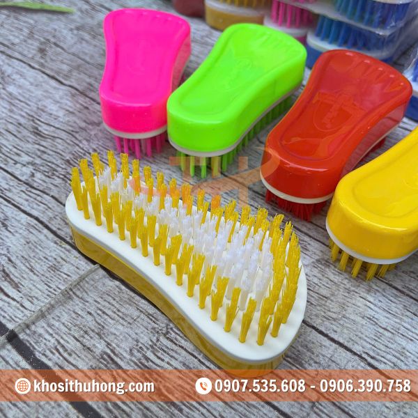 Bàn chải hình bàn chân với hình dáng mới mẻ và hiện đại Bàn chải hình bàn chân với hình dáng mới mẻ và hiện đại