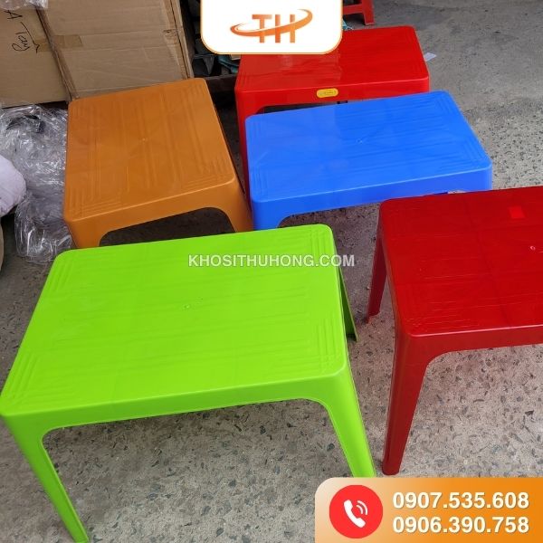 Bàn nhựa gọn nhẹ và tiện dụng cho việc vận chuyển Bàn nhựa gọn nhẹ và tiện dụng cho việc vận chuyển