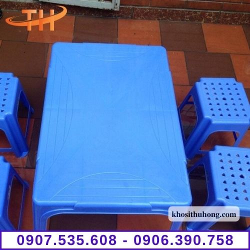 Bàn chữ nhật đủ cho 4 người ngồi