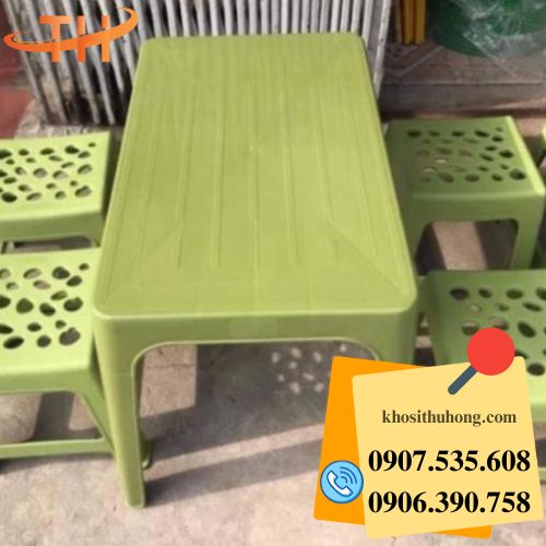 Bàn nhựa chữ nhật màu xanh lá