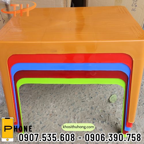 Bàn nhựa với độ bền cao