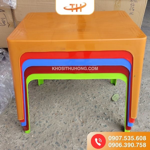 Bàn nhựa có đa dạng màu sắc Bàn nhựa có đa dạng màu sắc
