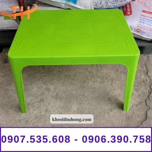 Bàn màu xanh lá