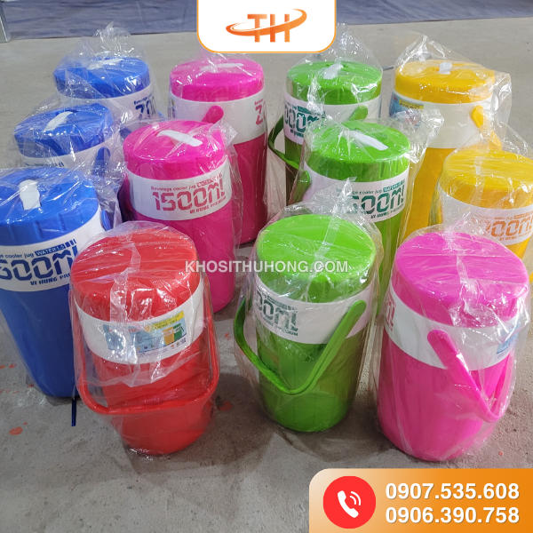 Bình nước giữ nhiệt với nhiều màu sắc, kích cỡ Bình nước giữ nhiệt với nhiều màu sắc, kích cỡ