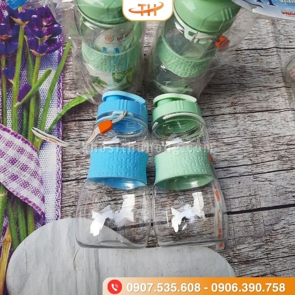 Bình nước nhựa học sinh chất lượng gọn nhẹ Bình nước nhựa học sinh chất lượng gọn nhẹ