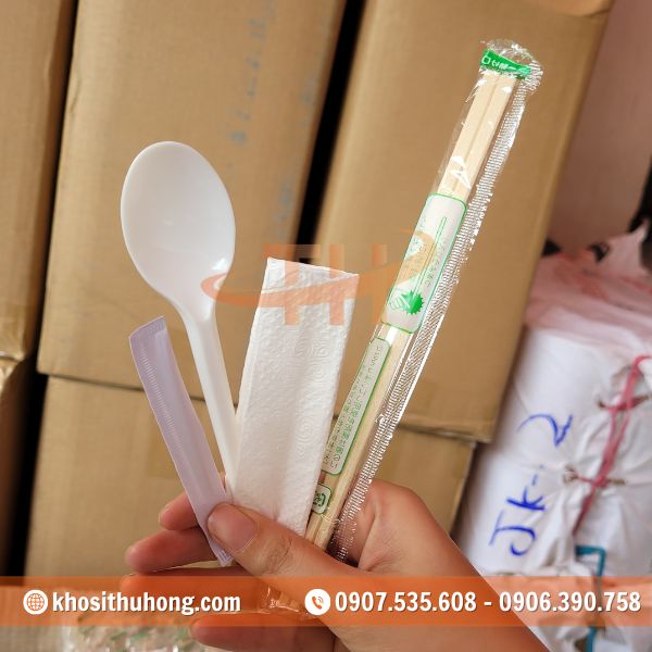 Combo muống đũa được đóng gói thẩm mỹ, sạch sẽ Combo muống đũa được đóng gói thẩm mỹ, sạch sẽ