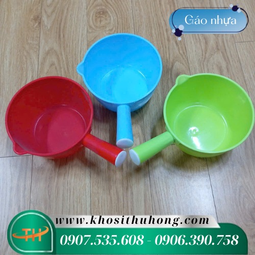 Gáo nhựa thiết kế tay cầm chắc chắn