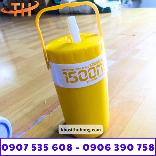 Bình nhựa giữ nhiệt có vòi