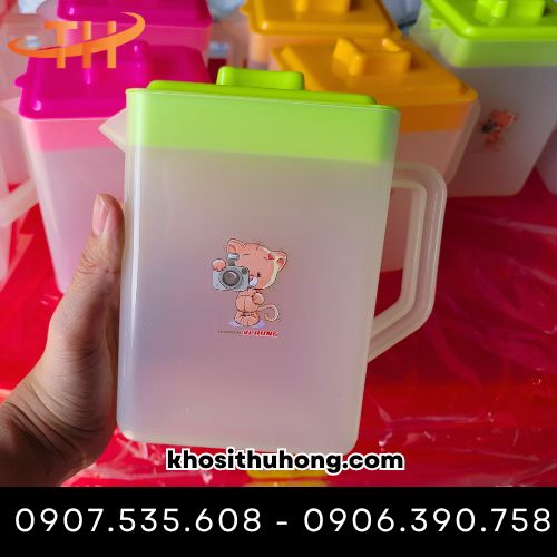 Ca nhựa vuông với các họa tiết đẹp mắt