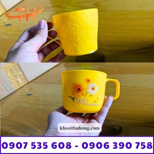 Cốc nhựa uống nước