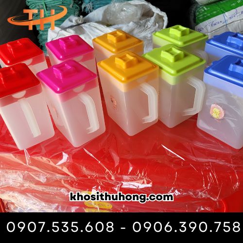 Ca nhựa có nhiều màu sắc khác nhau