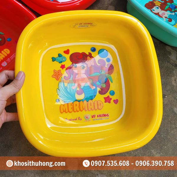 Các cạnh của thau được thiết kế bo cong mềm mại Các cạnh của thau được thiết kế bo cong mềm mại