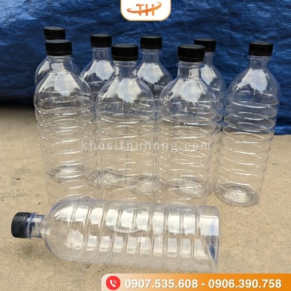 Chai nhựa 1 lít với thiết kế sọc ngang lạ mắt Chai nhựa 1 lít với thiết kế sọc ngang lạ mắt