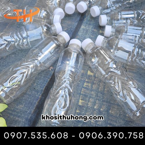 Chai có nhiều hoa văn giúp chống trơn trượt