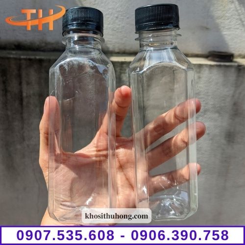 Chai nhựa vuông nắp đen