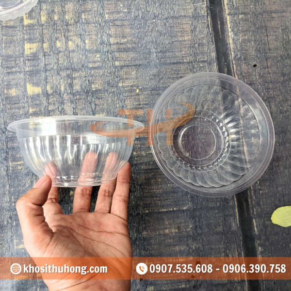 Chén nhựa có họa tiết sọc đứng, tạo cảm giác đẹp mắt và cầm chắc tay Chén nhựa có họa tiết sọc đứng, tạo cảm giác đẹp mắt và cầm chắc tay