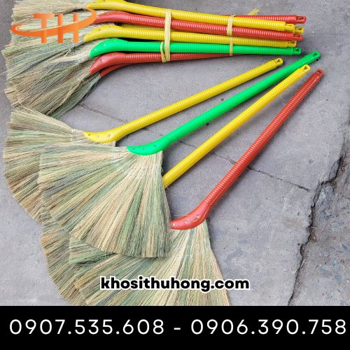 Chổi là vật dụng phổ biến trong gia đình