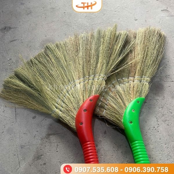 Chổi cỏ với khả năng quét sạch bụi bẩn cao Chổi cỏ với khả năng quét sạch bụi bẩn cao