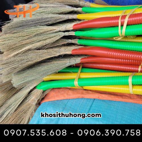 Chổi giúp vệ sinh nhà cửa dễ dàng hơn