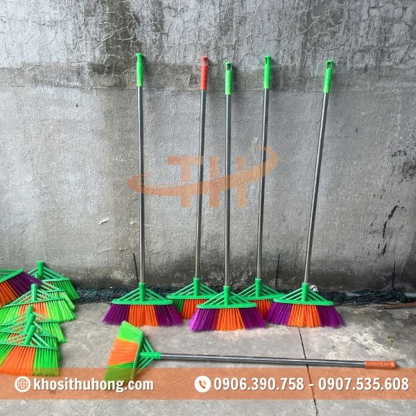 Chổi nhựa quét nhà tiện lợi cho mọi không gian sử dụng Chổi nhựa quét nhà tiện lợi cho mọi không gian sử dụng