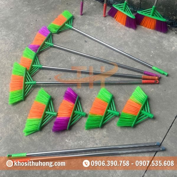 Chổi nhựa quét nhà với thiết kế tháo lắp linh hoạt Chổi nhựa quét nhà với thiết kế tháo lắp linh hoạt