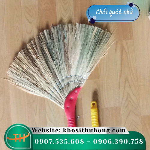 Chổi cỏ cán nhựa dài