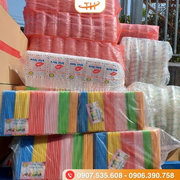 Chuyến xe giao hàng ống hút giá rẻ tại Thu Hồng Chuyến xe giao hàng ống hút giá rẻ tại Thu Hồng