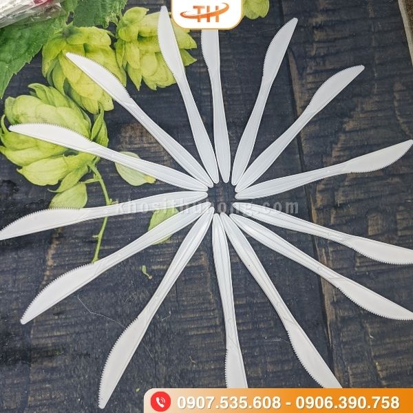 Dao nhựa dùng 1 lần với trọng lượng gọn nhẹ Dao nhựa dùng 1 lần với trọng lượng gọn nhẹ