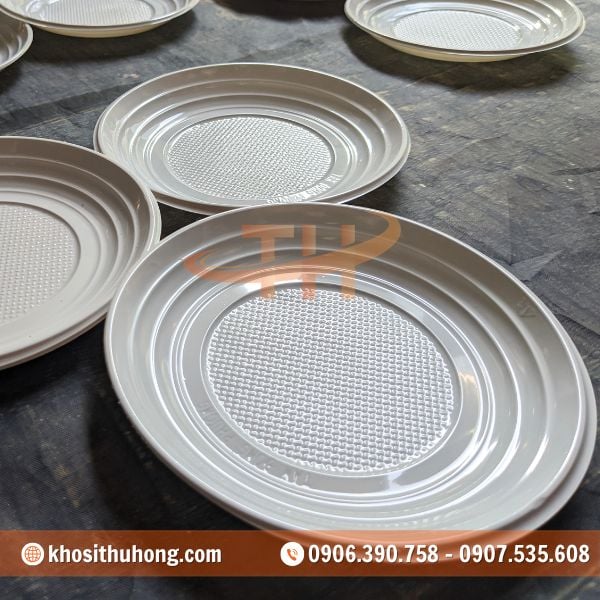 Dĩa nhựa một lần với trọng lượng siêu nhẹ và tính linh hoạt cao Dĩa nhựa một lần với trọng lượng siêu nhẹ và tính linh hoạt cao