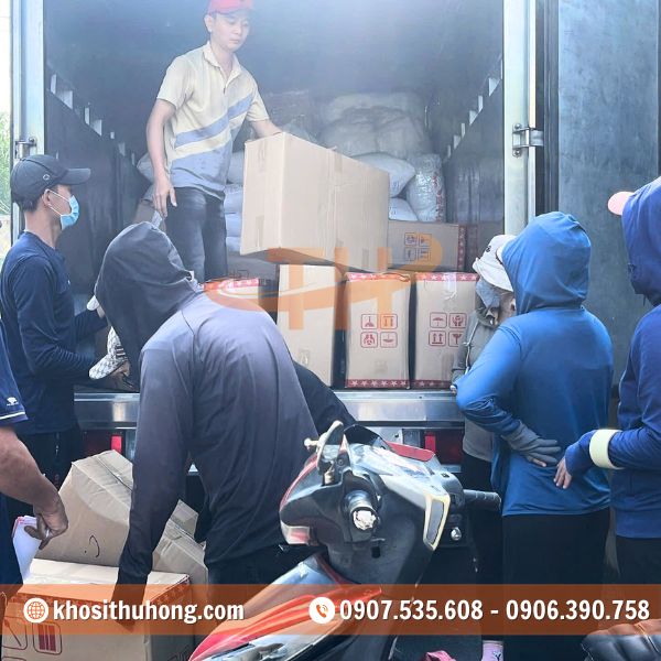 Đội ngũ làm việc chuyên nghiệp, giao hàng tận nơi Đội ngũ làm việc chuyên nghiệp, giao hàng tận nơi