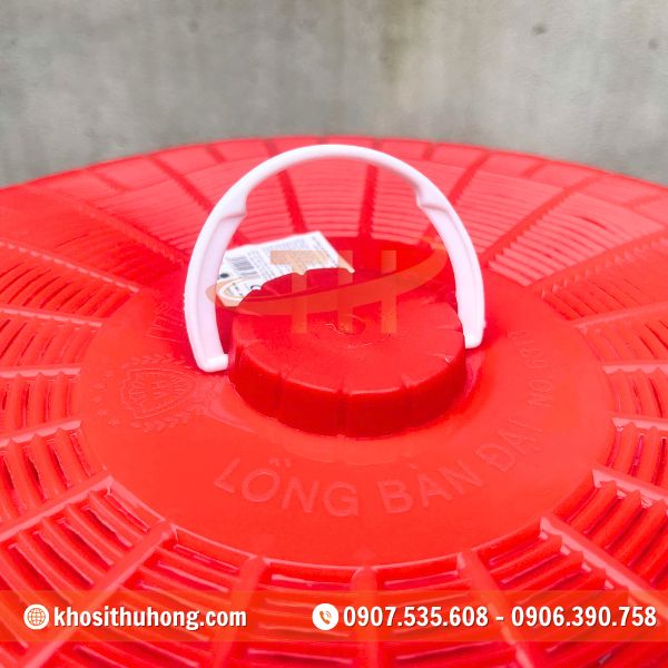 Được thiết kế với tay cầm chắc chắn, thuận tiện khi di chuyển Được thiết kế với tay cầm chắc chắn, thuận tiện khi di chuyển