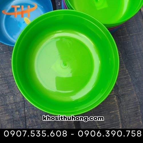 Gáo múc nước có nhiều màu sắc khác nhau