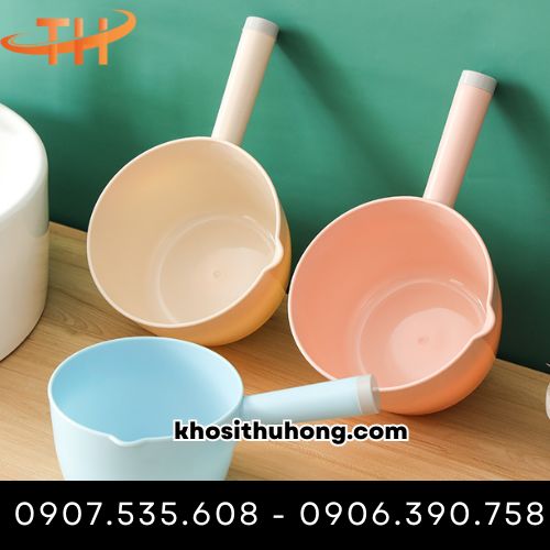 Gáo múc nước màu pastel