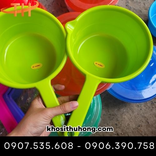 Gáo nước bằng nhựa