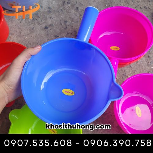 Gáo nhựa có cán cầm