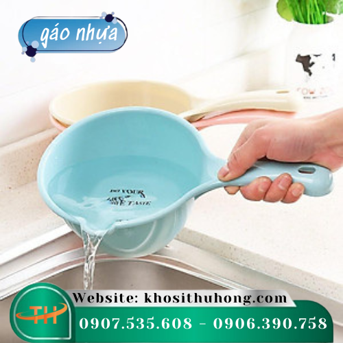 Gáo nhựa múc nước Thu Hồng