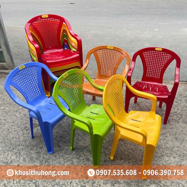 Ghế làm từ nhựa cao cấp và có độ cứng cáp tốt Ghế làm từ nhựa cao cấp và có độ cứng cáp tốt