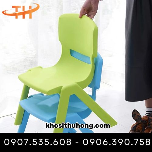 Ghế nhựa có trọng lượng nhẹ, dễ dàng di chuyển