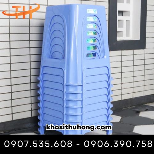 Ghế nhựa cao giúp người dùng tránh bụi bẩn trên nền nhà
