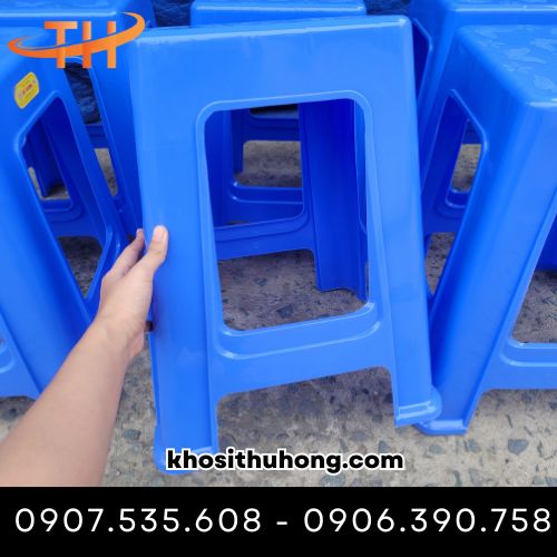 Ghế nhựa với bề mặt chống trơn trượt hiệu quả