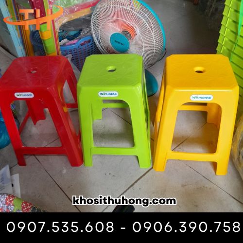 4 chân ghế chắc chắn giúp người ngồi vững vàng