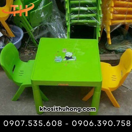 Ghế nhựa đúc theo khuôn chắc chắn