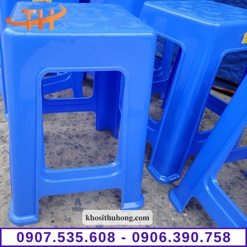 Ghế nhựa có nhiều màu sắc khác nhau